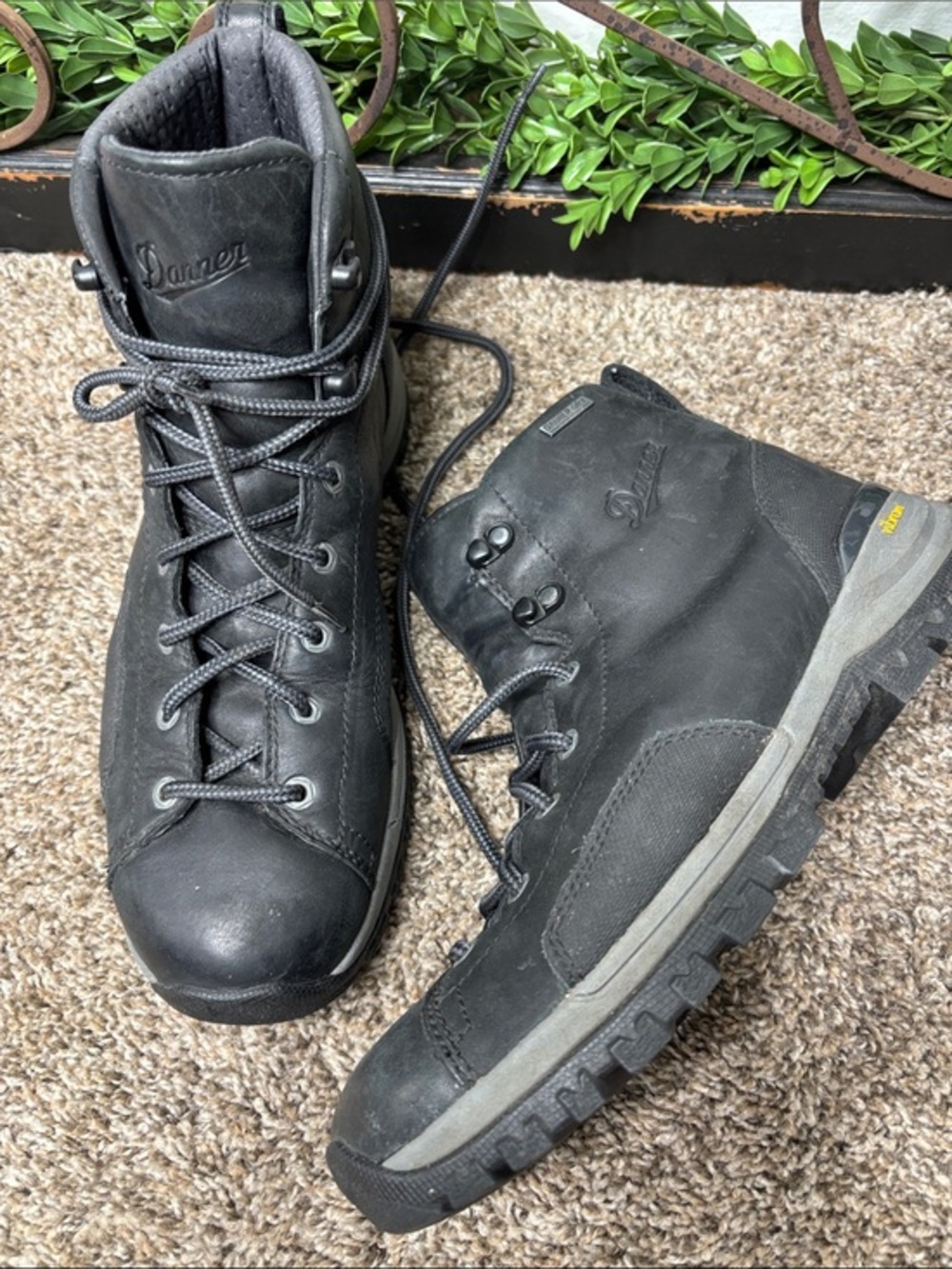 DANNER Hiking Boot stronghold lace up Women’s Size 11 Black leather
